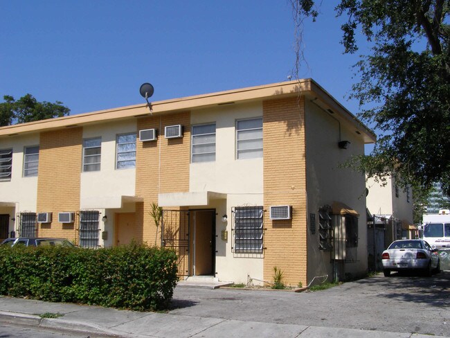1320 NW 8th Ave in Miami, FL - Building Photo - Building Photo