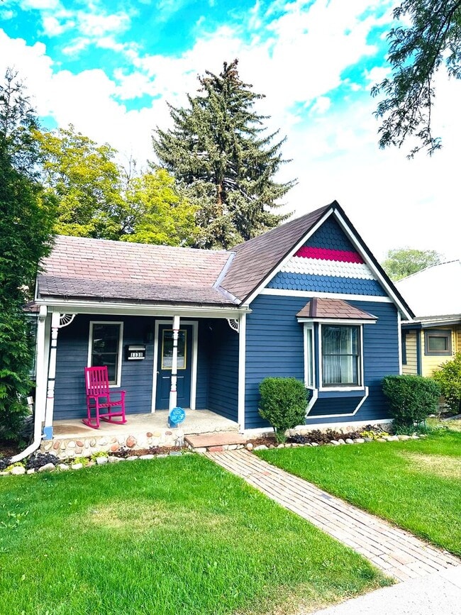 property at 1131 Grand Ave