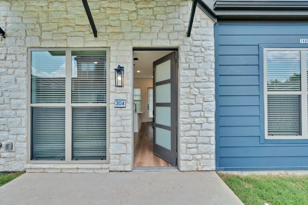 1901 Bernard St in Garland, TX - Building Photo