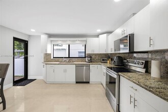 2244 SW 10th St in Miami, FL - Building Photo - Building Photo