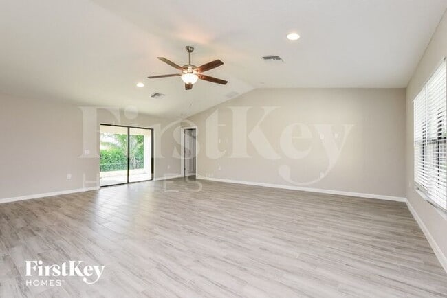 9107 Frank Rd in Ft. Myers, FL - Building Photo - Building Photo