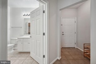 21216 McFadden Square in Sterling, VA - Building Photo