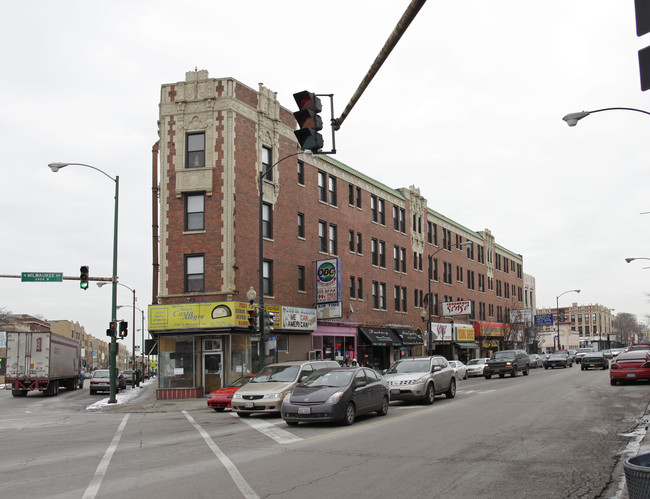 2779 N Milwaukee Ave in Chicago, IL - Building Photo - Building Photo