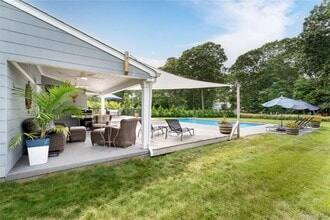 16 Nautilus Dr in Hampton Bays, NY - Building Photo - Building Photo