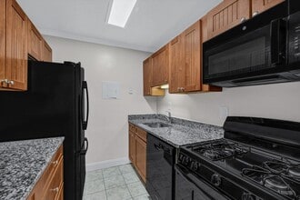 Middlebrooke Apartments in Bethesda, MD - Building Photo - Building Photo