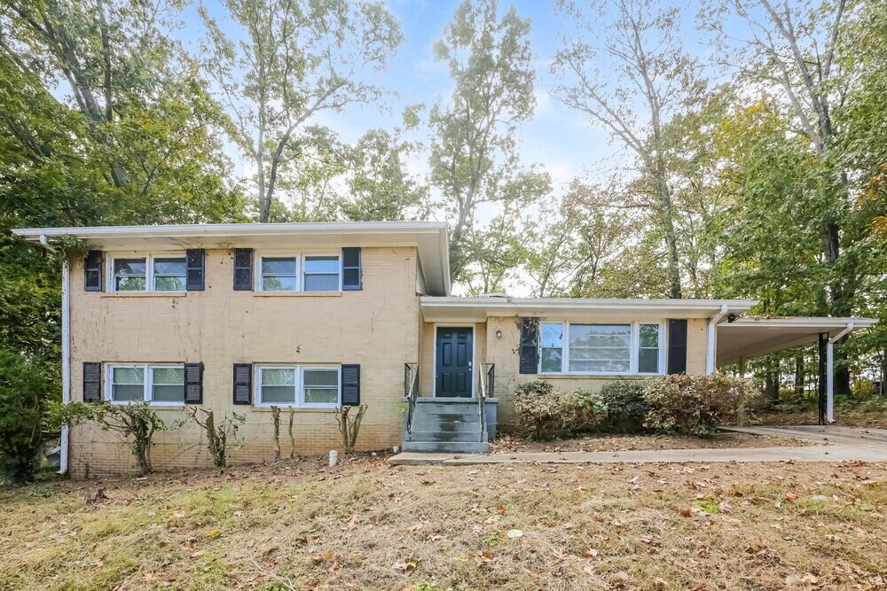 2407 Oakridge Ct in Decatur, GA - Building Photo