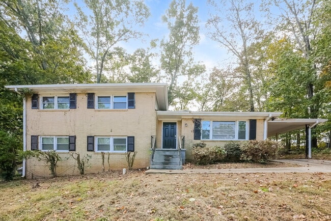 property at 2407 Oakridge Ct