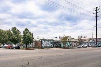 Goldfinch Apartments in North Hollywood, CA - Building Photo - Building Photo