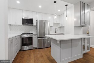 2127 California St NW in Washington, DC - Building Photo