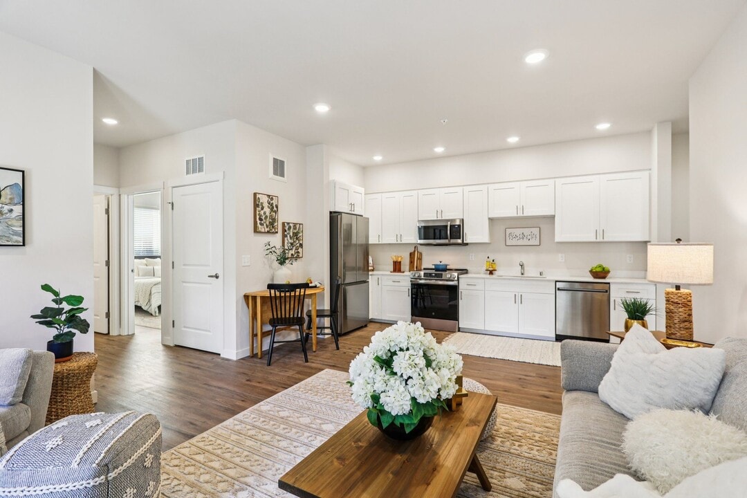 East Town Crossing in Puyallup, WA - Building Photo