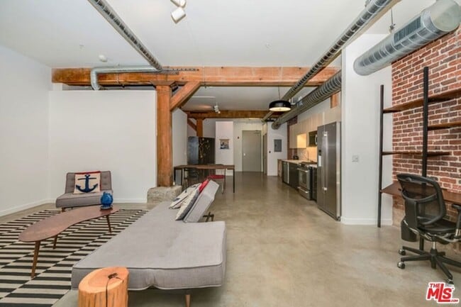 527 Molino St in Los Angeles, CA - Building Photo - Building Photo