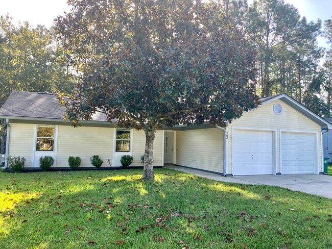 204 Tuscarora Ct in St. Marys, GA - Foto de edificio - Building Photo