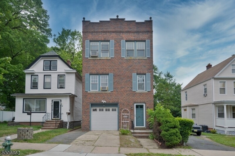 43 Pleasant Way in Montclair, NJ - Building Photo
