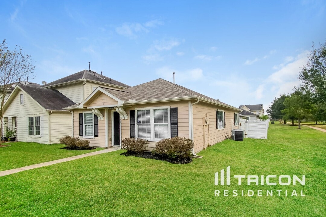 1130 Verde Trails Dr in Houston, TX - Building Photo