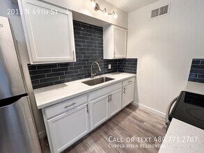 2013 N 49th St in Phoenix, AZ - Building Photo - Building Photo