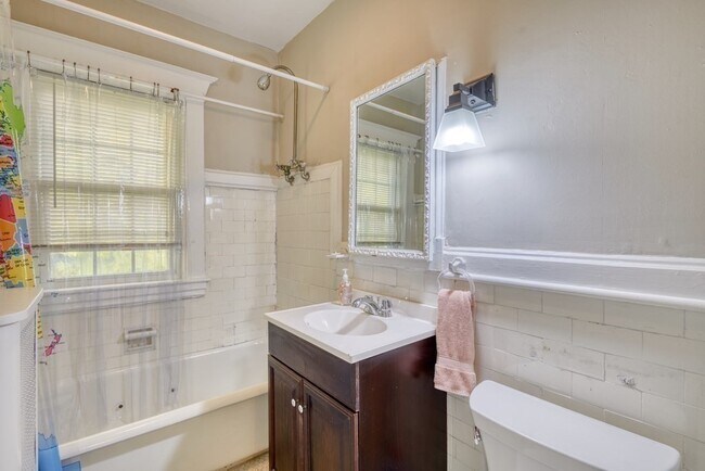 19 Beaconsfield Rd, Unit 2 in Brookline, MA - Foto de edificio - Building Photo