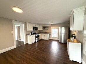 111 S State St, Unit 2 in Concord, NH - Building Photo - Building Photo