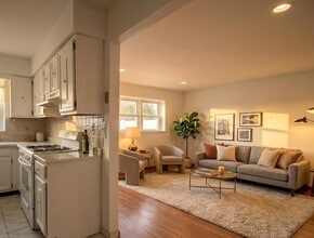 1018 Koelle Blvd, Unit 1 in Secaucus, NJ - Foto de edificio - Building Photo