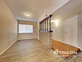 801 W Villa Theresa Dr in Phoenix, AZ - Building Photo - Building Photo