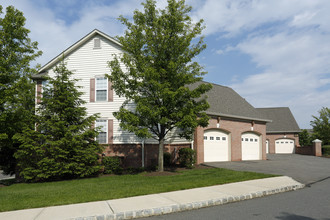 Barclay Square at Princeton Forrestal in Princeton, NJ - Foto de edificio - Building Photo