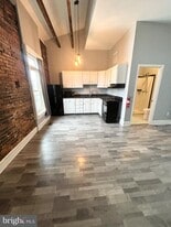 13 N 4th Ave in Royersford, PA - Building Photo