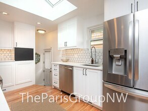 3311 38th Ave W in Seattle, WA - Building Photo - Building Photo
