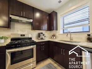 1145 Maple Ave, Unit 1 in Evanston, IL - Foto de edificio - Building Photo