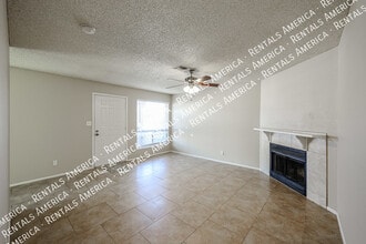 10815 W Northern Ave, Unit 104 in Glendale, AZ - Building Photo - Building Photo