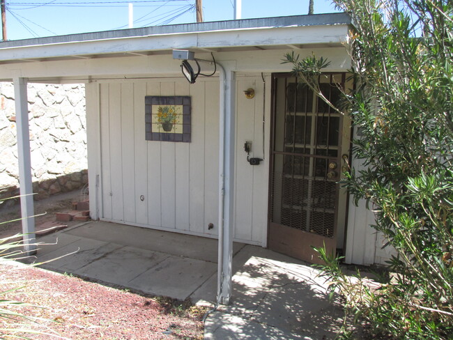 property at 3815 E Yandell Dr