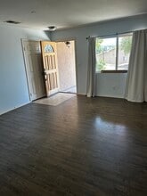 9744 Sierra Madre Rd in Spring Valley, CA - Foto de edificio - Building Photo