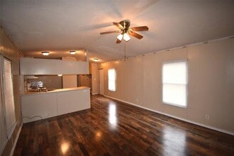 6000 Spring Creek Rd in Malakoff, TX - Building Photo - Building Photo