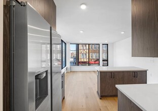 1800 W Girard Ave in Philadelphia, PA - Building Photo - Building Photo