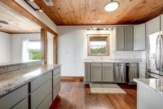 21300 Crestmont in Spicewood, TX - Building Photo - Building Photo