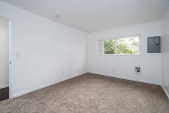 4133 NE 82nd Ave in Portland, OR - Building Photo - Building Photo