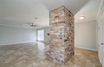 3605 Kingsway Dr in Baytown, TX - Building Photo - Building Photo