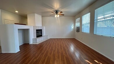 43108 Fenner Ave in Lancaster, CA - Building Photo - Building Photo