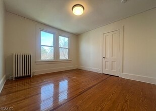 19 E Hanover Ave in Morris Plains, NJ - Building Photo - Building Photo
