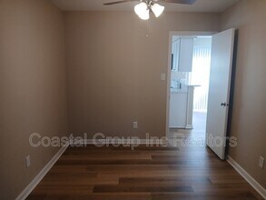 412 Chinaberry Cir in Virginia Beach, VA - Foto de edificio - Building Photo