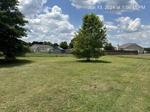 146 Cavalier Dr in Raeford, NC - Building Photo - Building Photo
