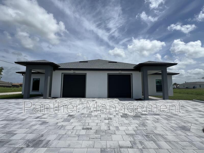1331 Diplomat Pky W in Cape Coral, FL - Building Photo