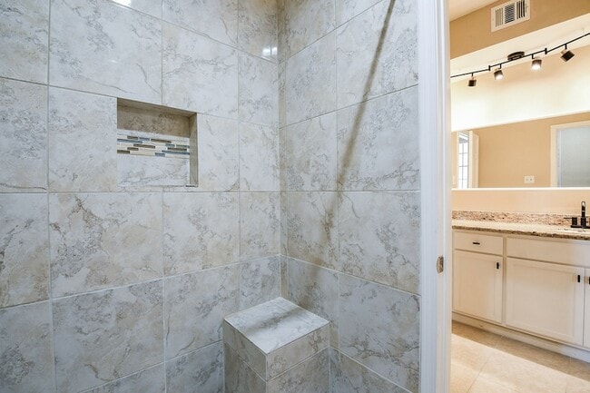 2121 El Paseo St, Unit 1805 in Houston, TX - Foto de edificio - Building Photo