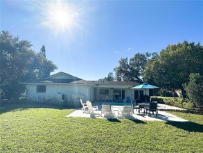 433 Whitfield Ave in Sarasota, FL - Foto de edificio - Building Photo