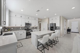 9344 Lunar Phase St in Las Vegas, NV - Building Photo - Building Photo