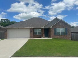 1008 Brook St in Gentry, AR - Building Photo