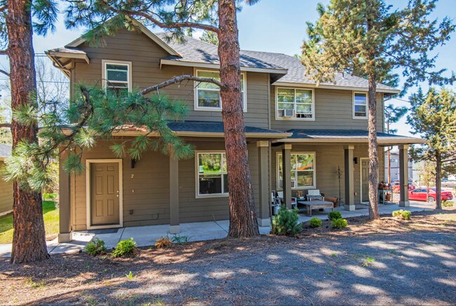 property at 5 SW Roosevelt Ave