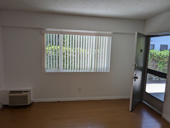 642 Huntley Dr, Unit #3 in West Hollywood, CA - Building Photo - Building Photo