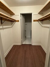 2260 N Summit Ave, Unit 206 in Milwaukee, WI - Building Photo - Building Photo