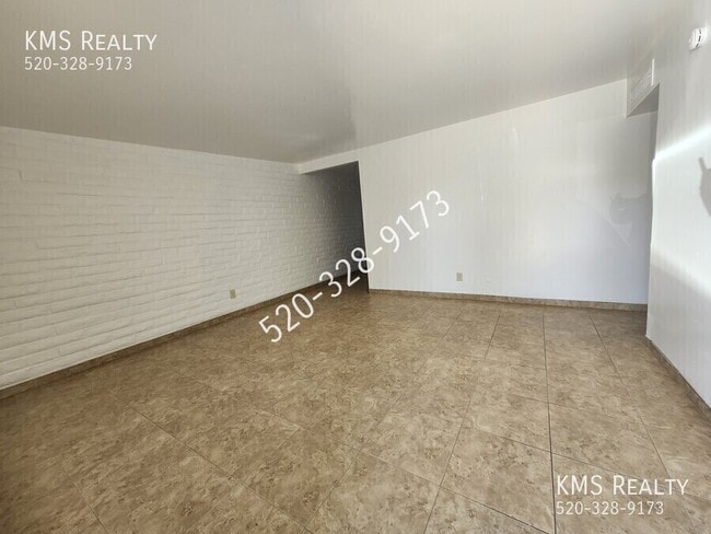 6711 E Hawk Dr in Tucson, AZ - Building Photo - Building Photo