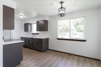 514 E Longfellow Ave in Spokane, WA - Building Photo - Building Photo