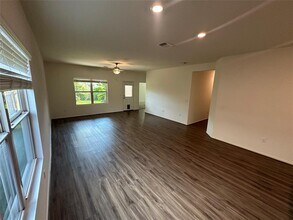 6825 Colorado Bluffs Rd in Austin, TX - Building Photo - Building Photo